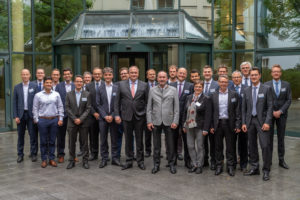 Das Projektteam mit Staatsminister Hubert Aiwanger bei der Kick Off Veranstaltung " Regionaler Handel mit erneuerbaren Energien"