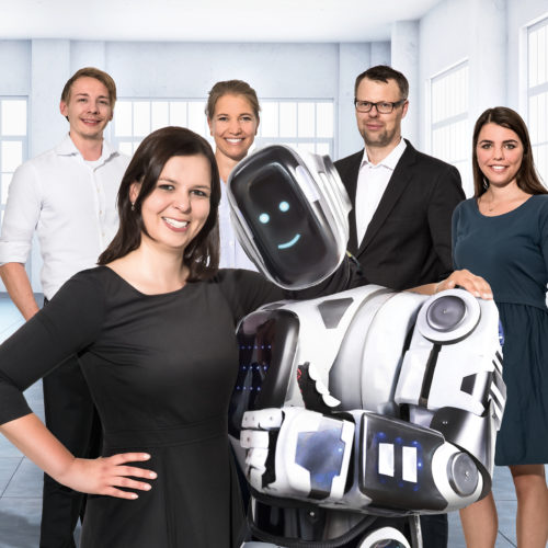 Thüga-Team "Digitalisierung" mit Roboter