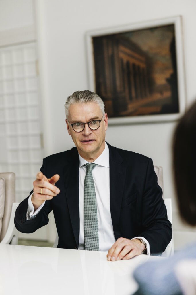 Dr. Constantin H. Alsheimer, Vorsitzender des Vorstands der Thüga, Deutschlands größtem Stadtwerkeverbund. Bild: Thüga/Bruniecki